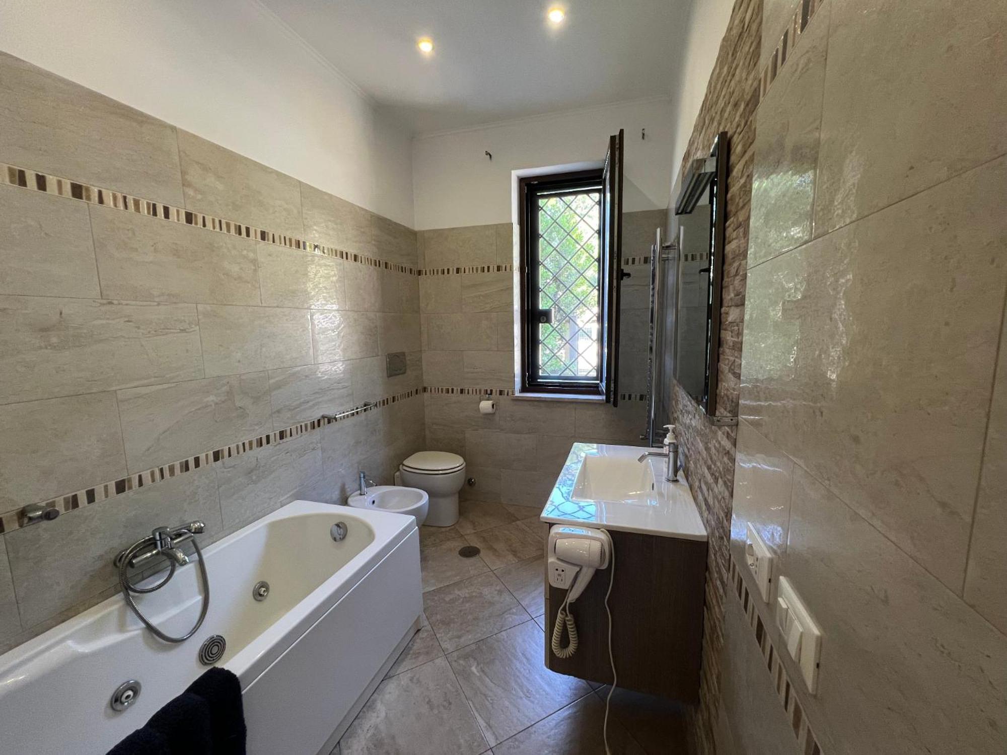 -5 Min From Bus Stop-free Parking Lejlighed