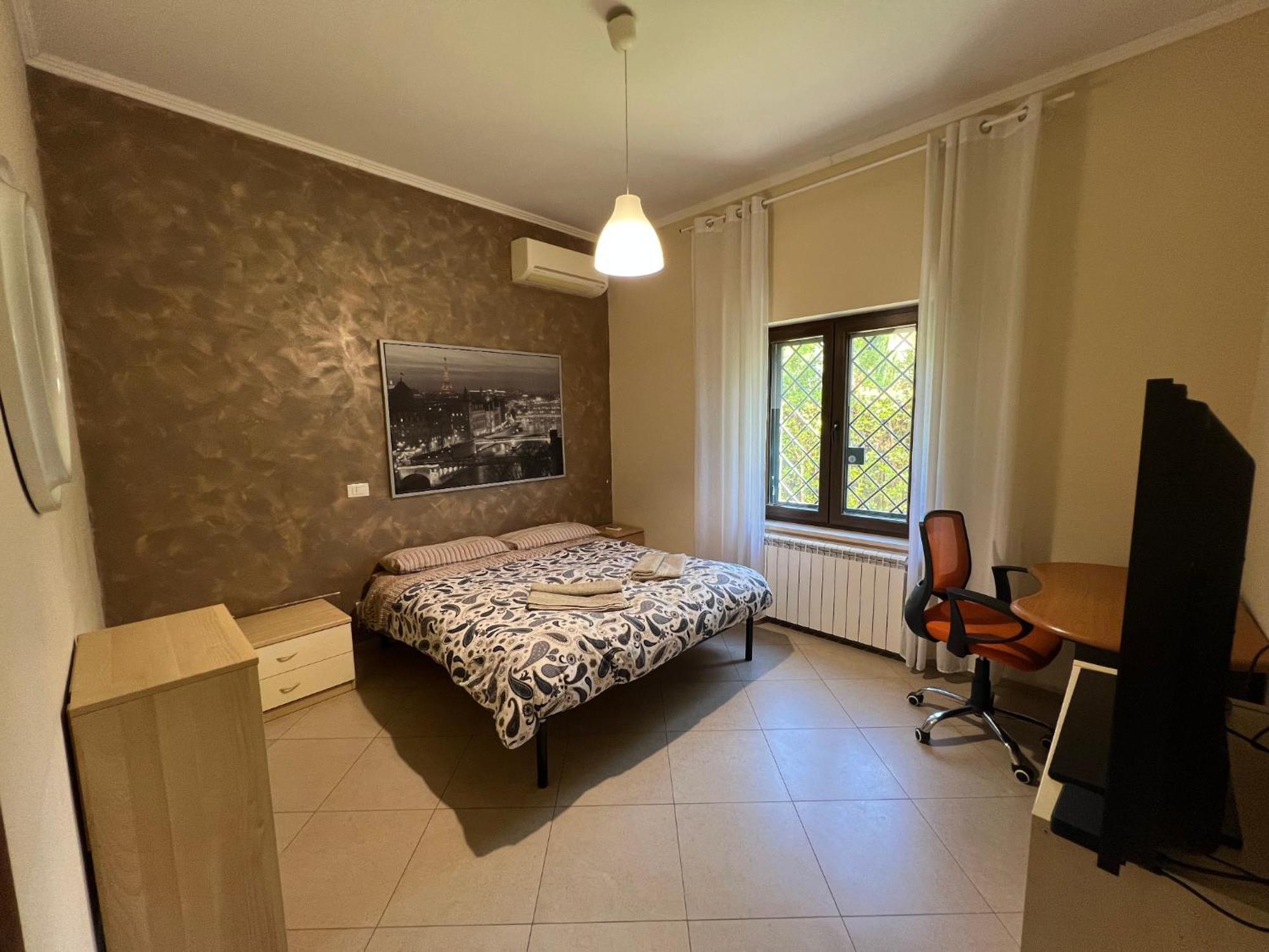 Apartment 5 Min From Bus Stop-free Parking Rom